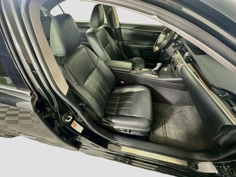 Used 2017 Lexus ES 300h FWD image 31
