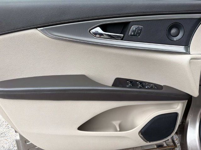 Used 2019 Lincoln Nautilus Reserve w/ Driver Assistance Package FWD image 18