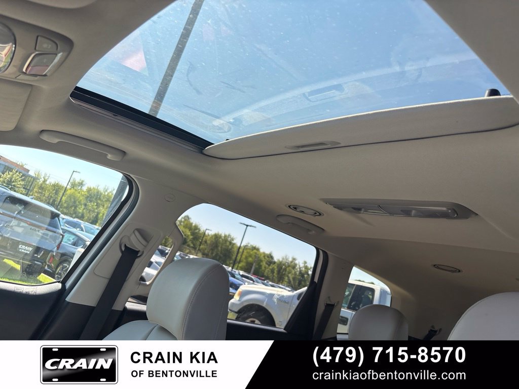Certified 2024 Kia Telluride S w/ S Sunroof Package AWD/4WD image 3