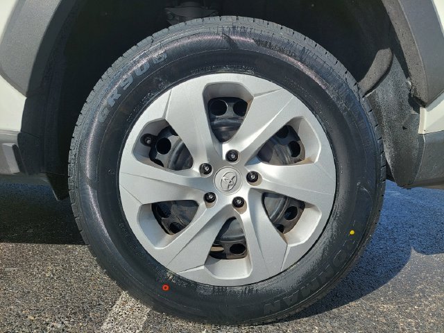 Certified 2024 Toyota RAV4 LE FWD image 22