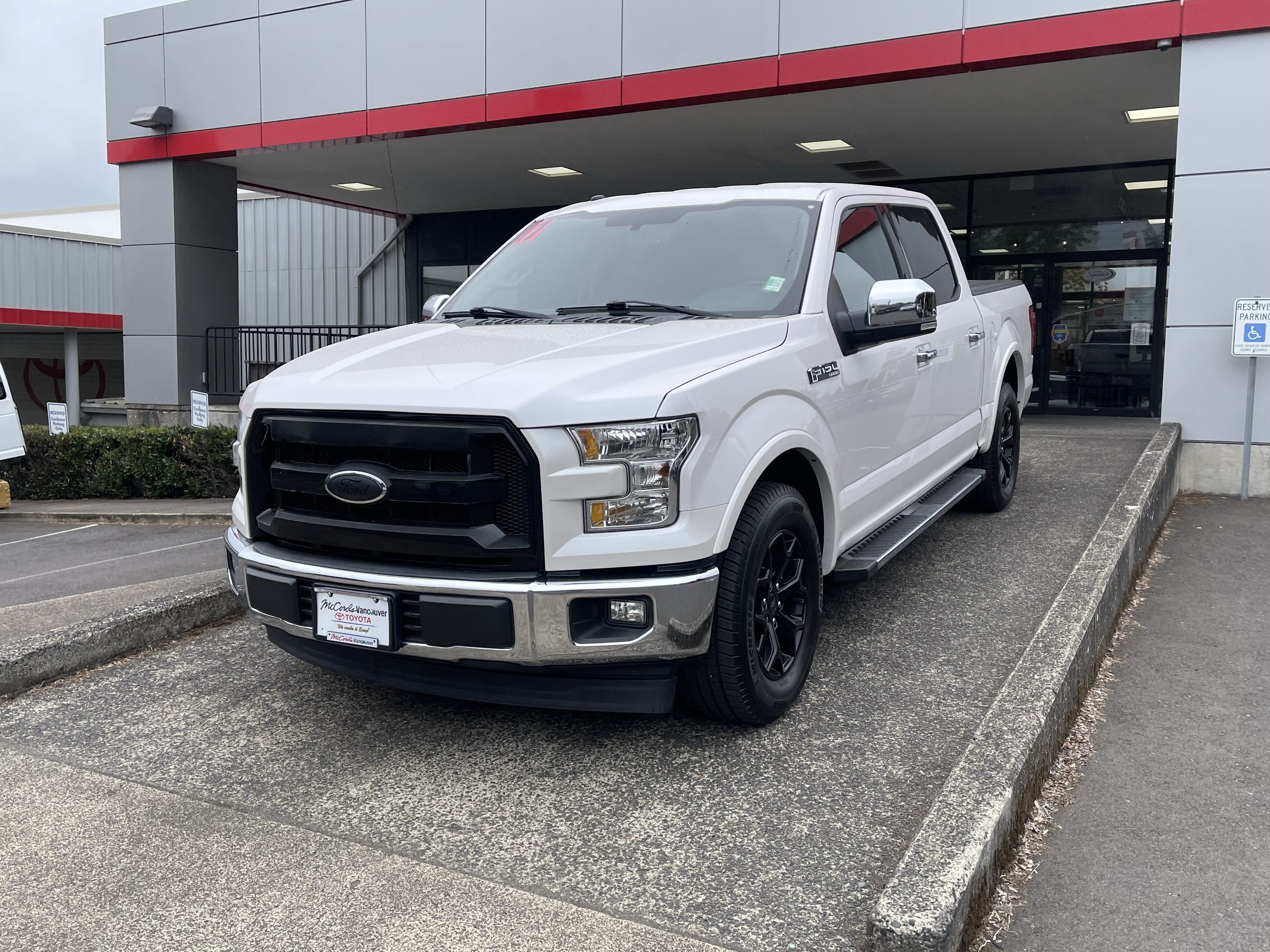 Used 2017 Ford F150 Lariat RWD image 3