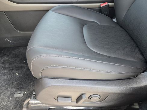 New 2026 Kia Carnival EX image 17