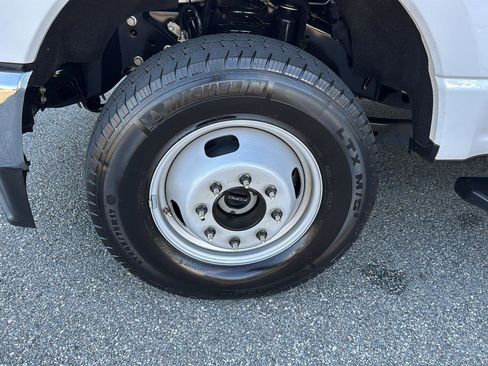 Used 2024 Ford F350 XLT image 30