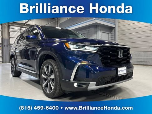 Certified 2025 Honda Pilot Touring image 1