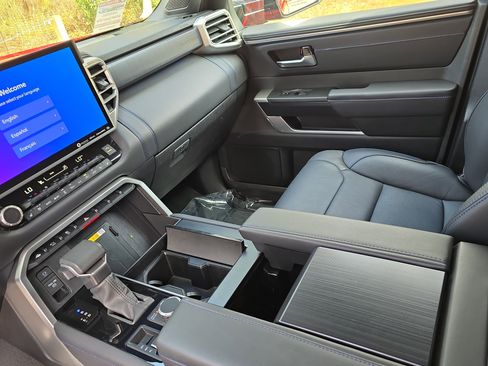 Used 2024 Toyota Sequoia Platinum image 22