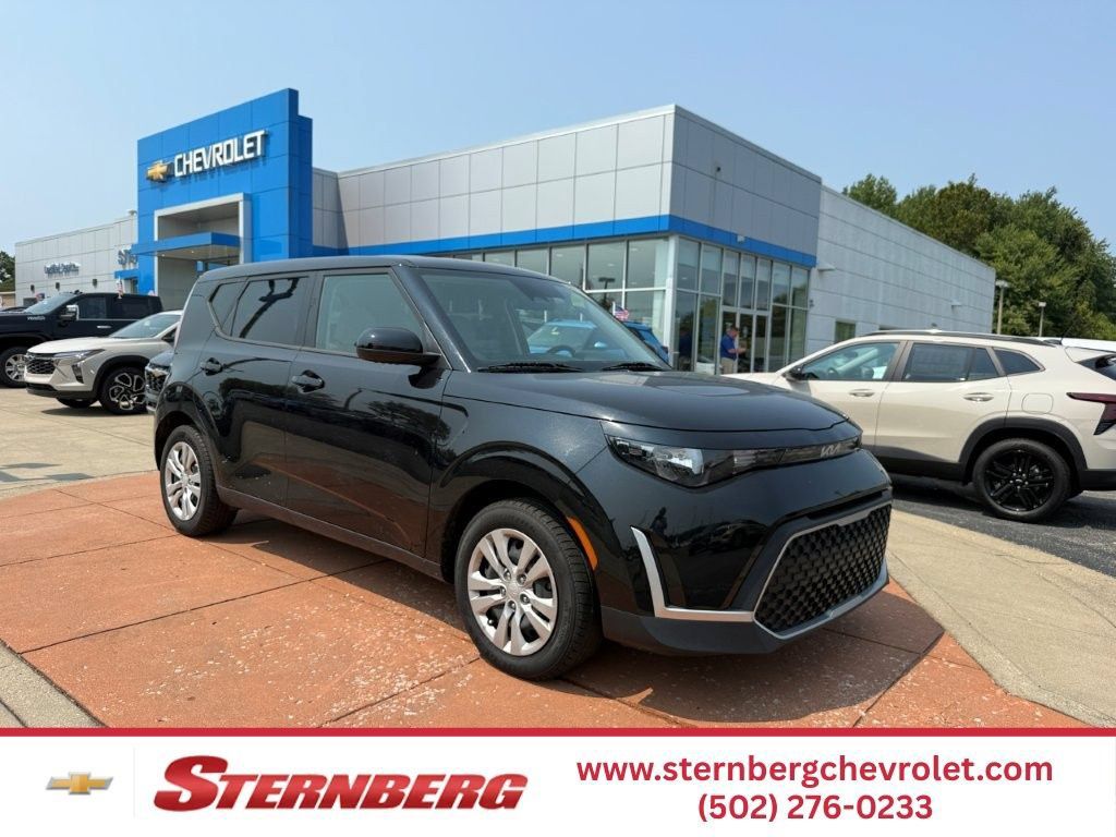 Used 2023 Kia Soul LX FWD image 1