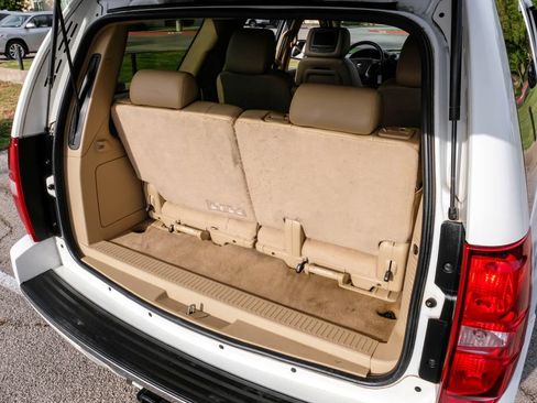 Used 2011 Chevrolet Tahoe LTZ RWD image 53
