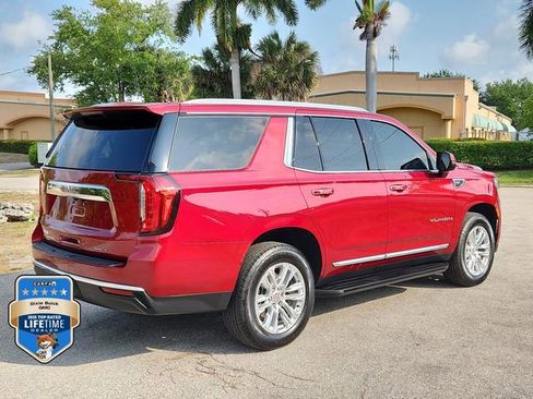 Used 2024 GMC Yukon SLT w/ SLT Luxury Package AWD/4WD image 4