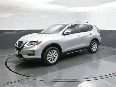 Used 2020 Nissan Rogue SV image 34