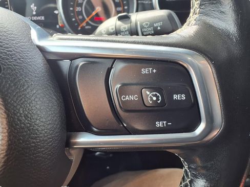 Used 2019 Jeep Wrangler Unlimited Sahara image 15