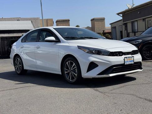 Used 2023 Kia Forte LXS FWD image 4