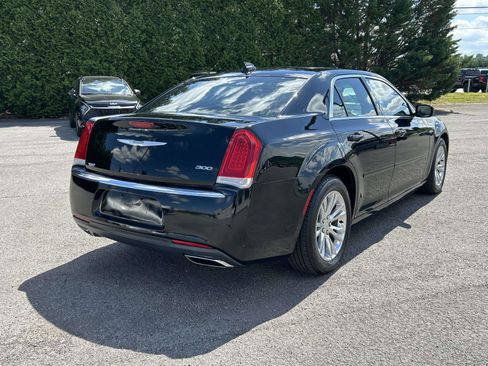 Used 2017 Chrysler 300 Limited w/ Value Package RWD image 3