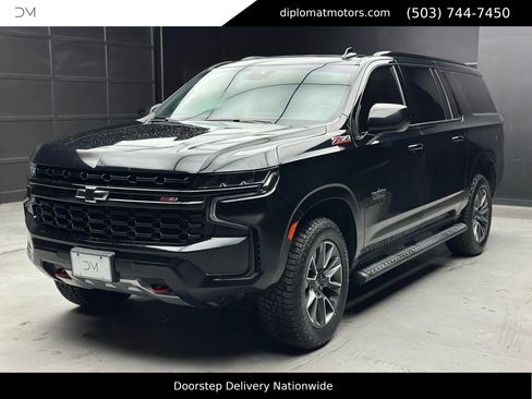Used 2023 Chevrolet Suburban Z71 image 1