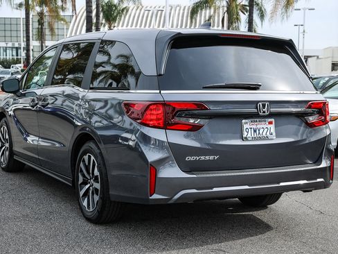 Certified 2025 Honda Odyssey EX-L image 4