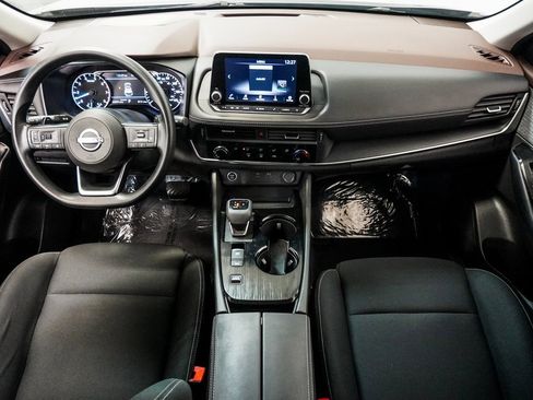 Used 2023 Nissan Rogue S image 11