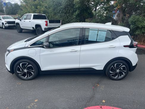Used 2023 Chevrolet Bolt LT image 9