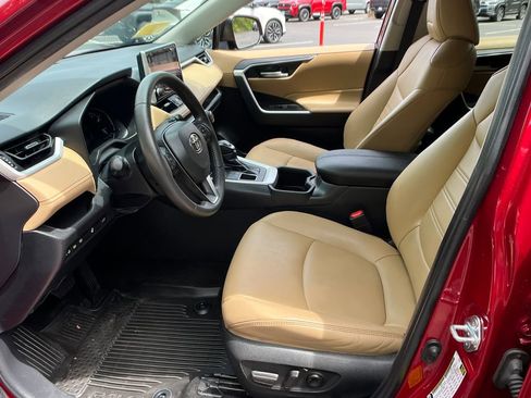 Used 2023 Toyota RAV4 XLE Premium AWD/4WD image 9