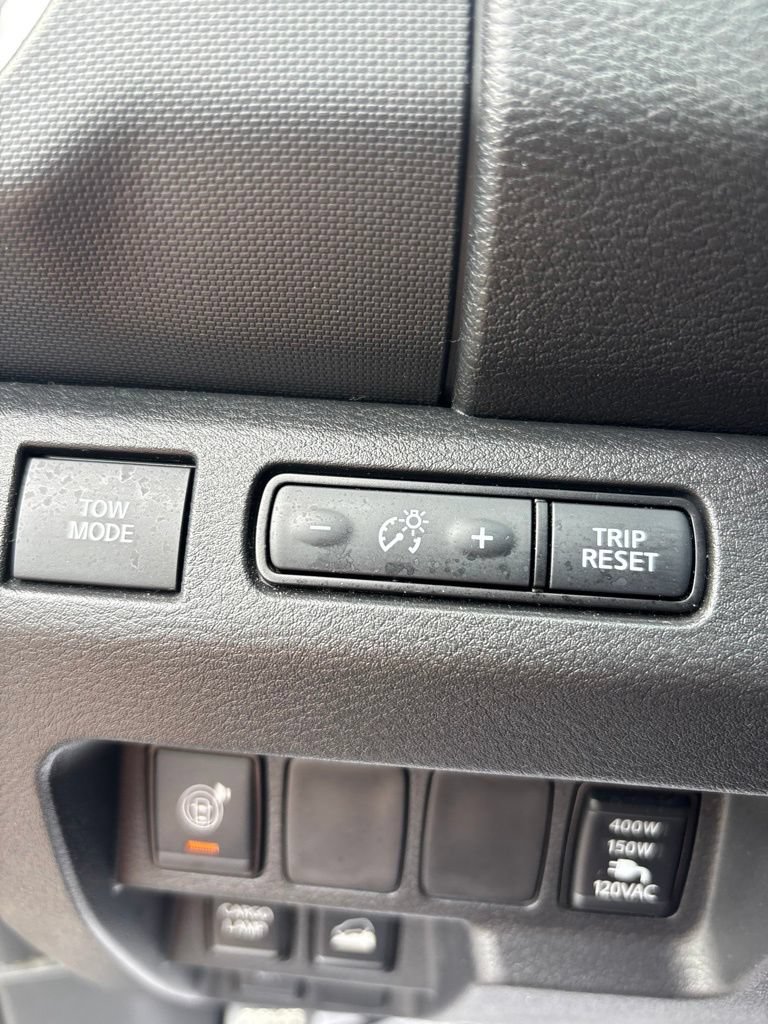 Used 2022 Nissan Frontier SV AWD/4WD image 16