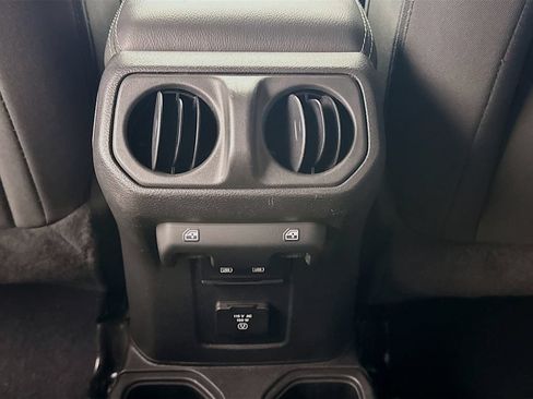 Used 2022 Jeep Wrangler Unlimited Sahara AWD/4WD image 28
