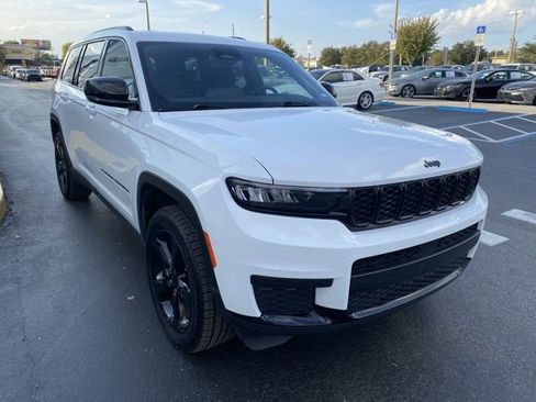 Used 2023 Jeep Grand Cherokee L Laredo image 2