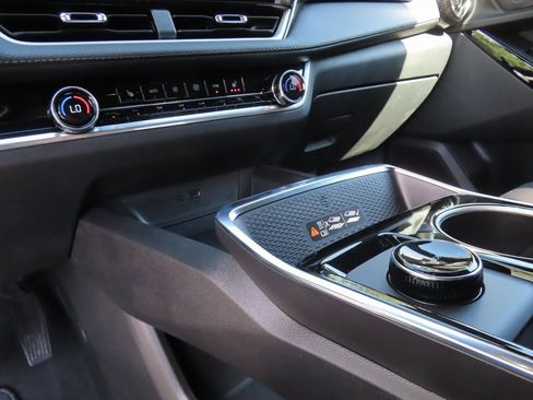 New 2026 Chevrolet Equinox LT w/ Convenience Package II image 12