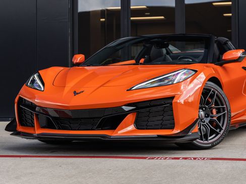 Used 2026 Chevrolet Corvette Z06 RWD image 3