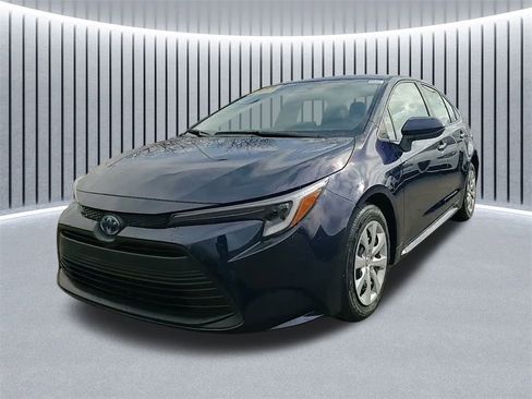 Used 2025 Toyota Corolla LE image 18