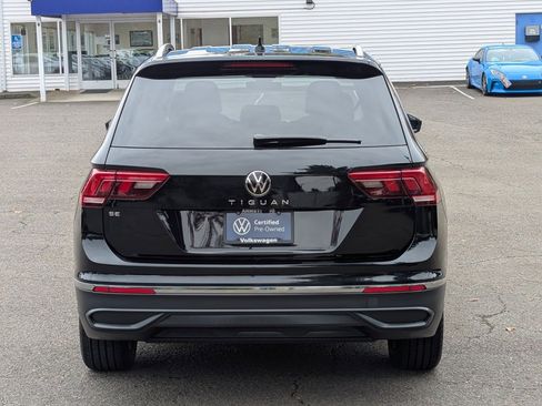 Certified 2024 Volkswagen Tiguan SE image 4