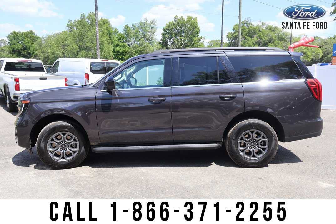 Used 2025 Ford Expedition Active RWD image 3