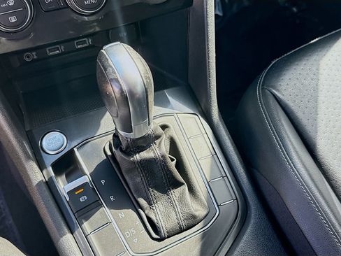 Used 2018 Volkswagen Tiguan SE FWD image 13