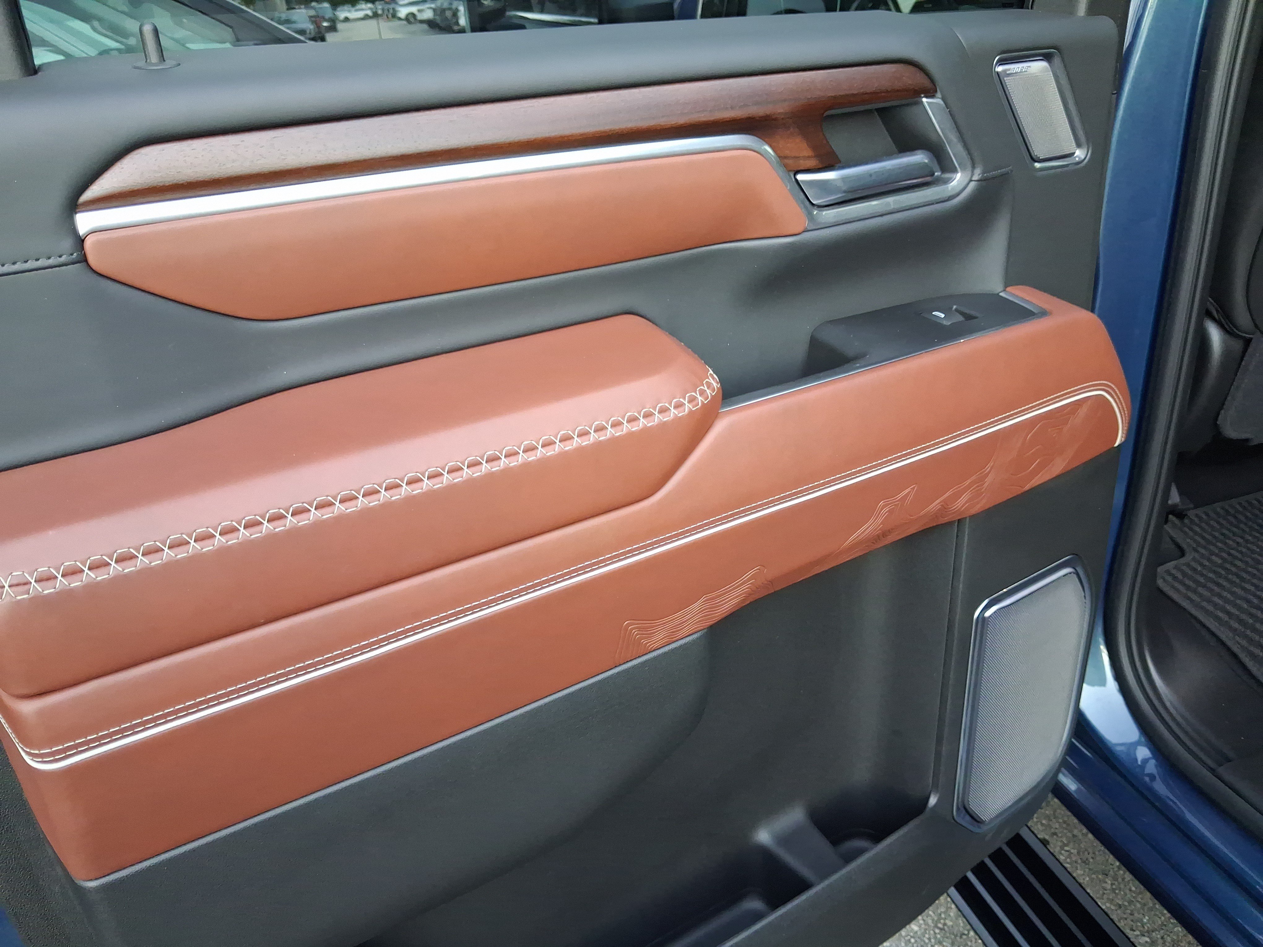 Used 2025 GMC Sierra 2500 Denali Ultimate AWD/4WD image 9