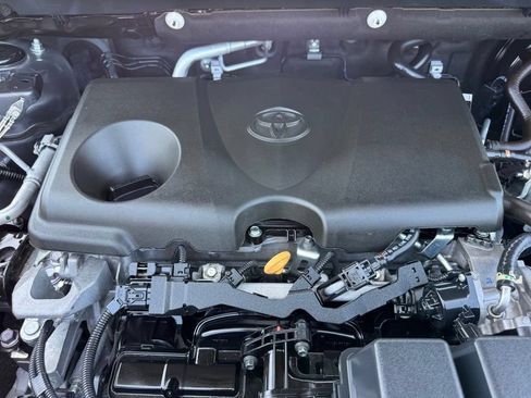 Certified 2025 Toyota RAV4 XLE FWD image 31