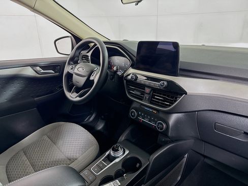 Used 2020 Ford Escape SE image 25