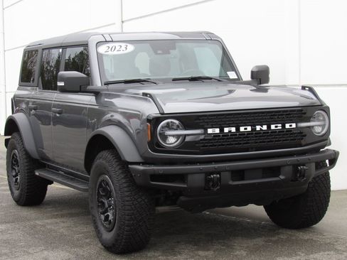 Used 2023 Ford Bronco Wildtrak image 2