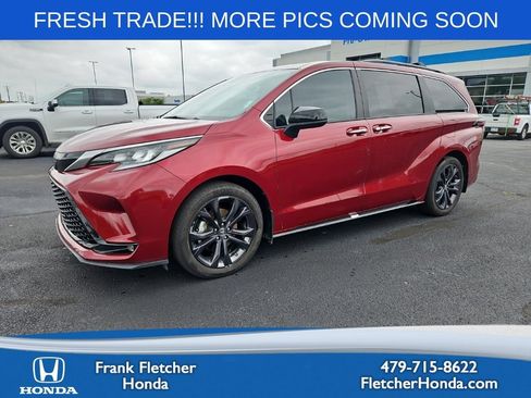 Used 2024 Toyota Sienna XSE w/ XSE Plus Package FWD image 1