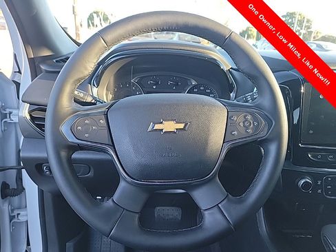Used 2023 Chevrolet Traverse LT image 23