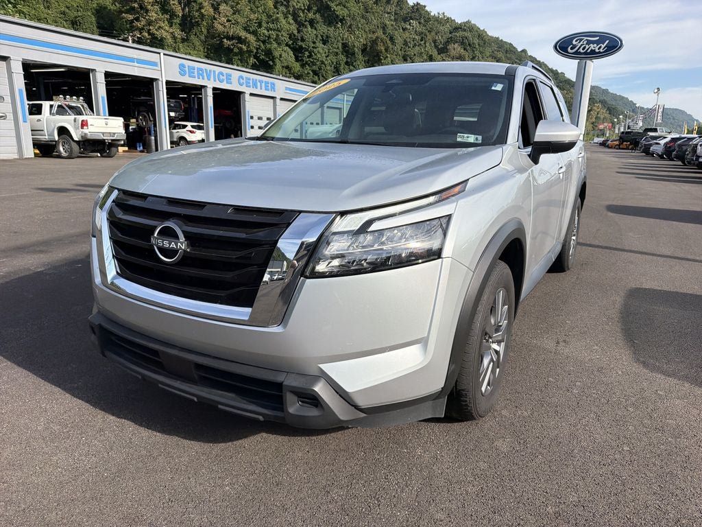 Used 2025 Nissan Pathfinder SV AWD/4WD image 10