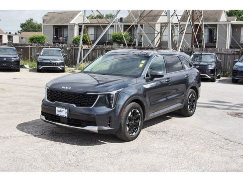 Used 2024 Kia Sorento S w/ Panoramic Sunroof Package FWD image 3