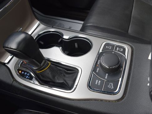 Used 2018 Jeep Grand Cherokee Overland image 32