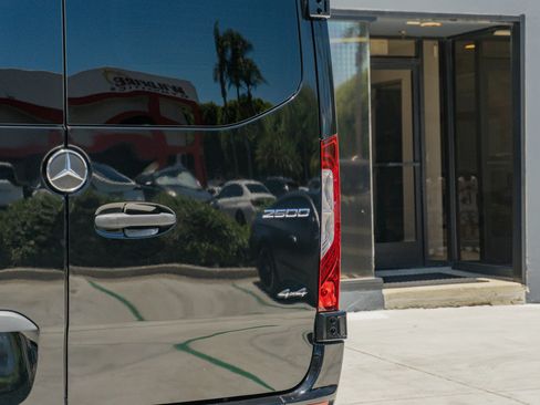 Used 2022 Mercedes-Benz Sprinter 2500 image 38