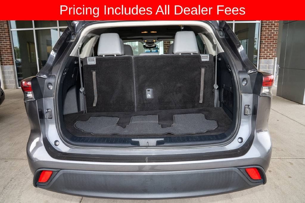 Used 2024 Toyota Highlander XLE FWD image 5