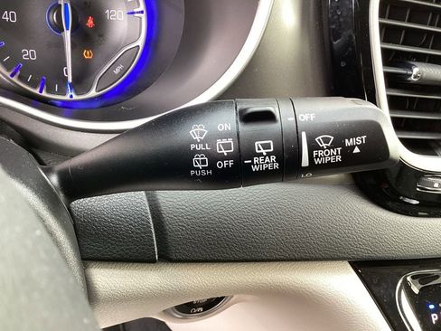 Used 2024 Chrysler Pacifica Touring-L image 33