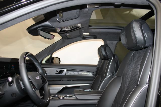 Certified 2026 Cadillac Vistiq Platinum w/ LPO, Floor Liner Package AWD/4WD image 8
