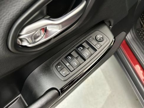 Used 2019 Jeep Cherokee Latitude Plus AWD/4WD image 19