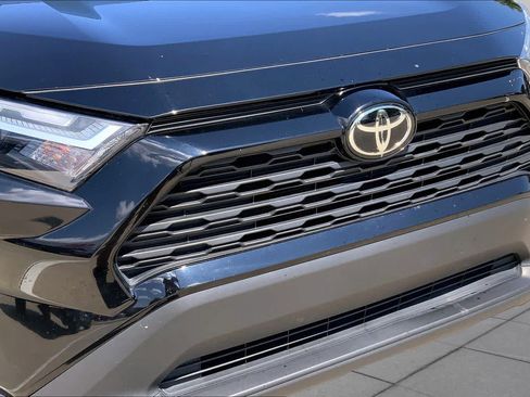 Used 2025 Toyota RAV4 XLE FWD image 31
