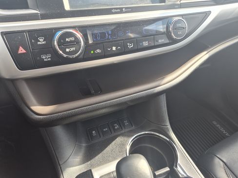 Used 2015 Toyota Highlander XLE AWD/4WD image 23