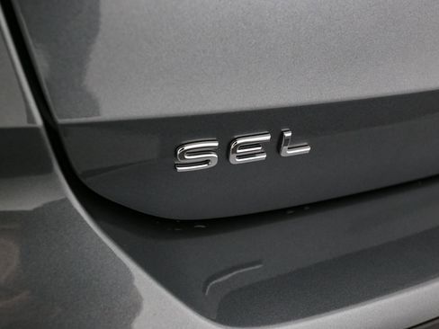 Used 2025 Volkswagen Taos SEL w/ Black Wheel Plus Package image 10