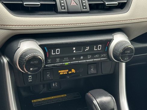 Used 2019 Toyota RAV4 XLE Premium w/ Advanced Technology Package AWD/4WD image 20