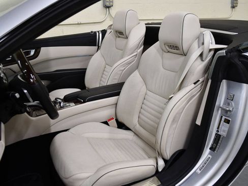Used 2017 Mercedes-Benz SL 550 image 9