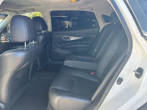 Used 2015 INFINITI Q70 L 3.7 image 26